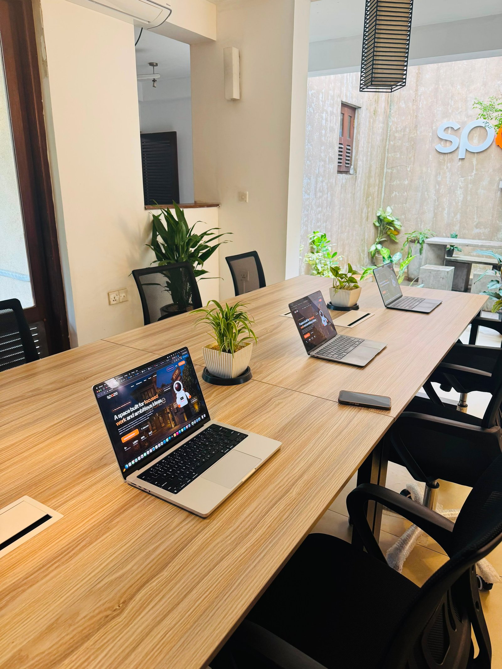 Hot Desk Area - image 4