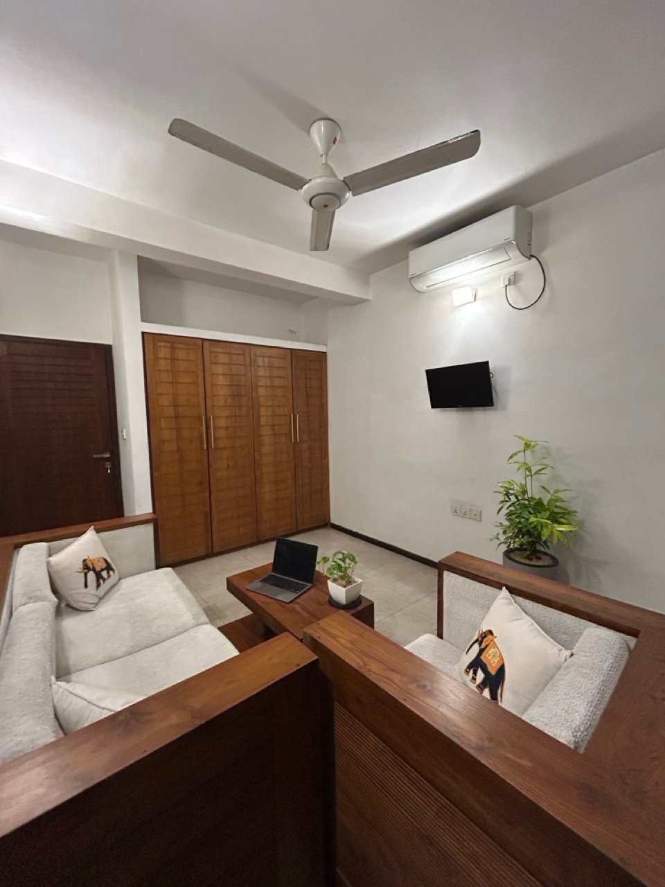 Meeting Room (4 Pax)